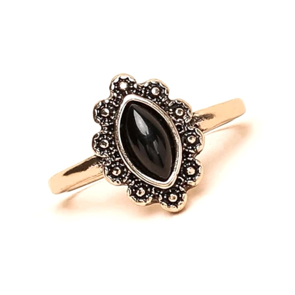 Vintage Woman’s Antique Gold Black Onyx Oval Natural Stone Floral Victorian Ring